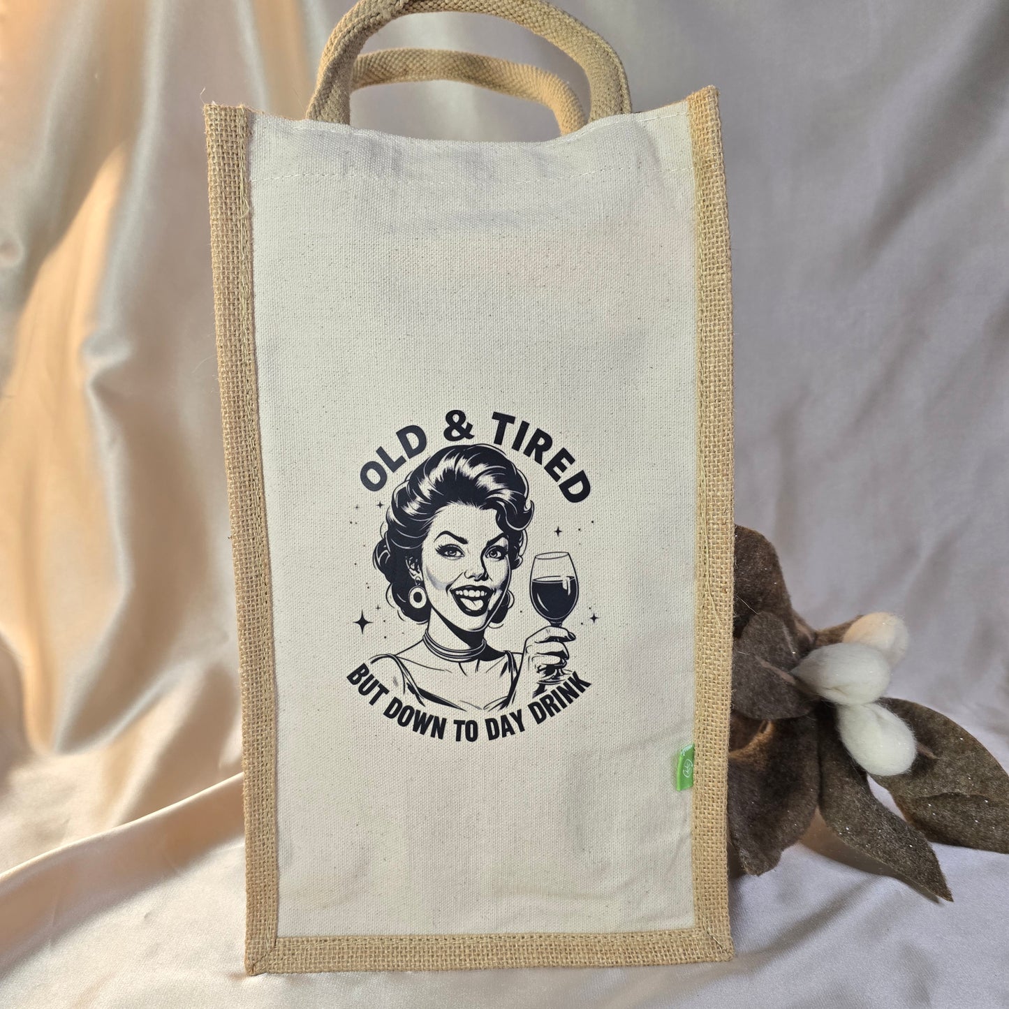 Vinpose for 2 flasker med trykket: Old and tired, but down to daydrink