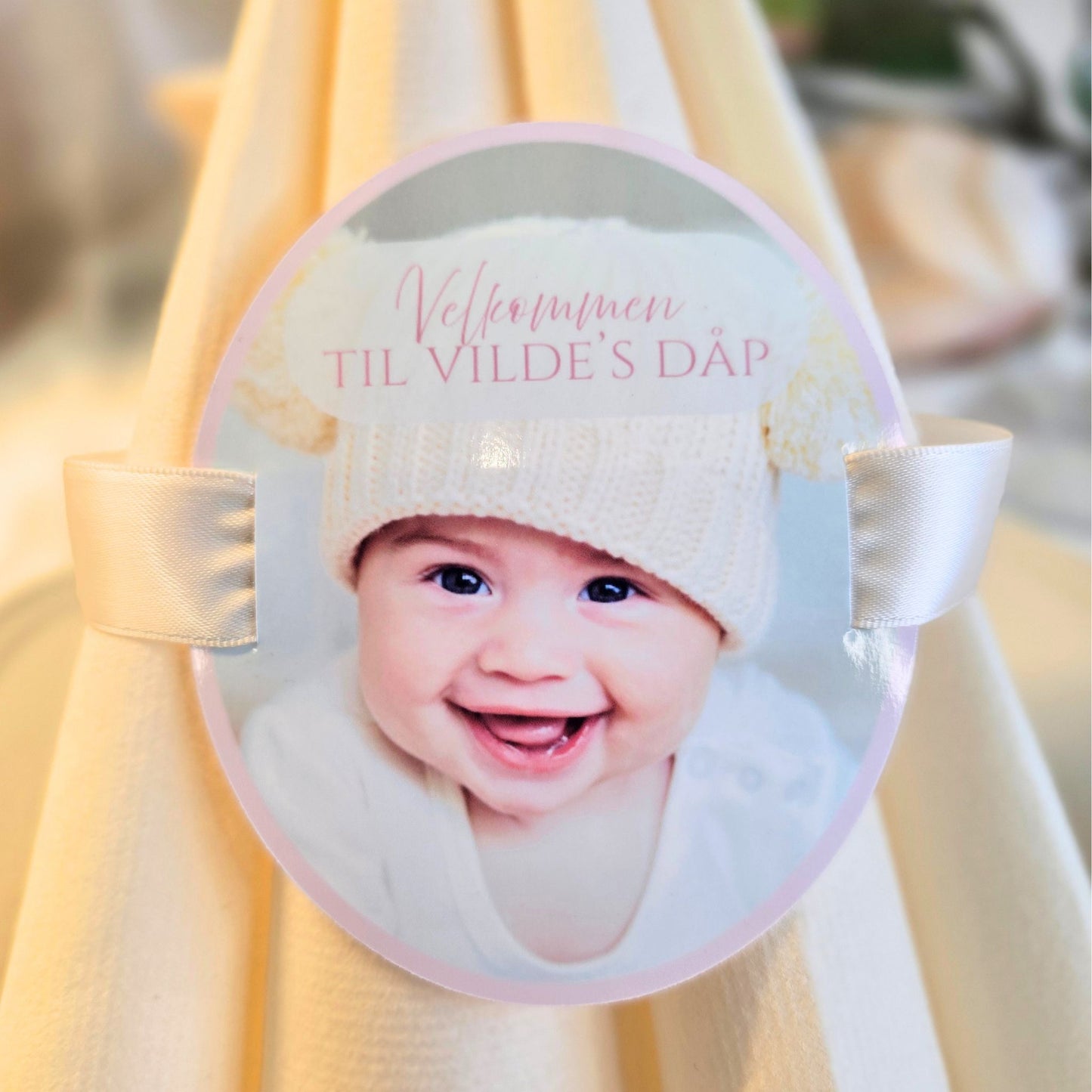 Ovalt velkomstkort med bilde til dåp/navnefest