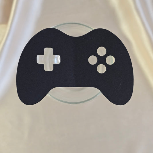Sort bordkort for konfirmasjon formet som en gaming kontroller. Perfekt for gamerne.