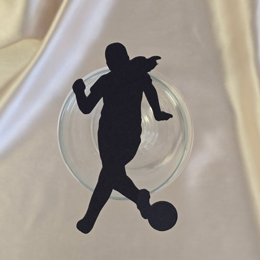 Sort bordkort for konfirmasjon formet som en håndballspiller.
Perfekt for fotballinteresserte jenter.