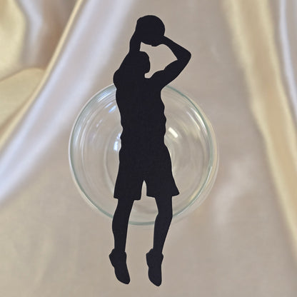 Sort bordkort for konfirmasjon formet som en basketspiller.
Perfekt for den basket interesserte konfirmanten.