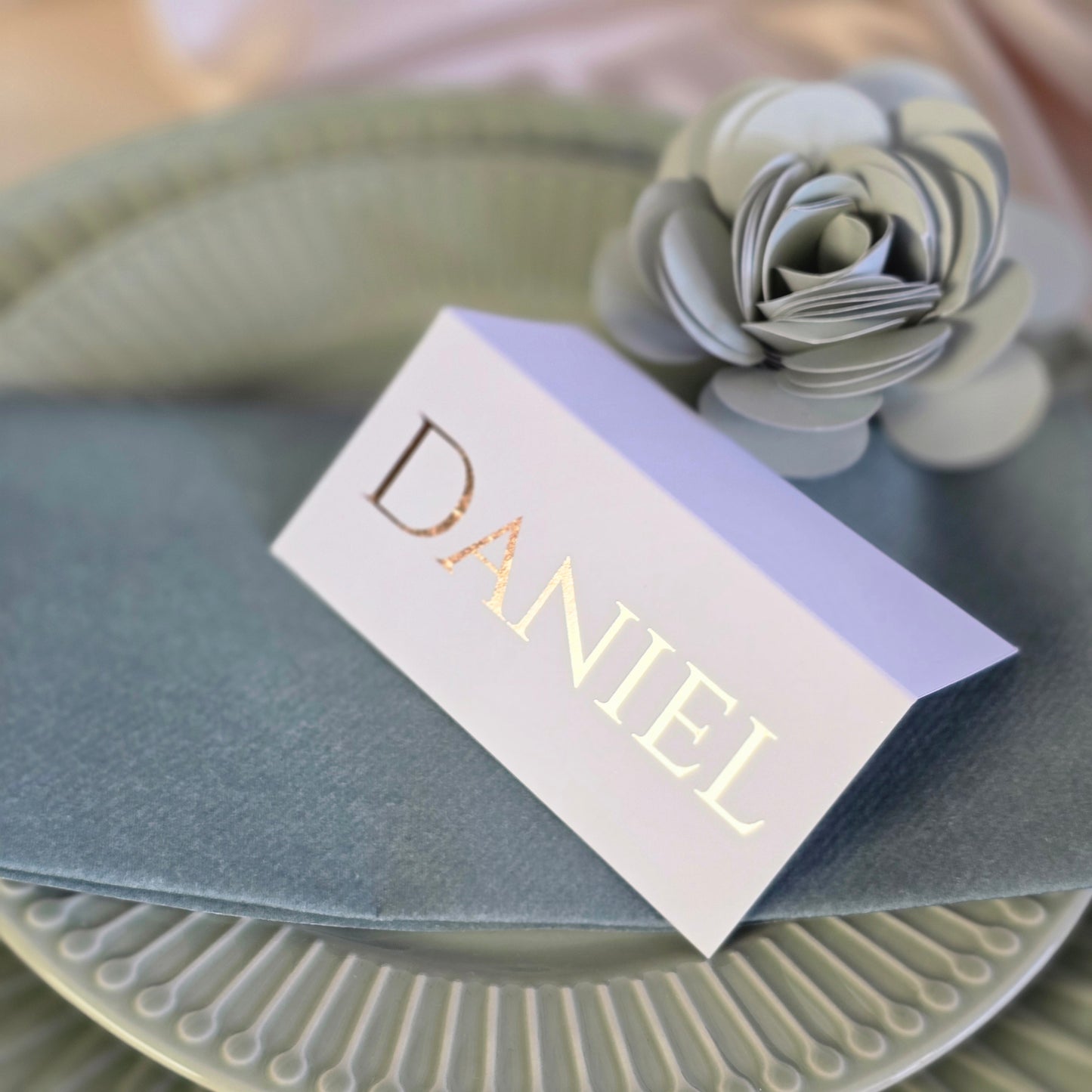 Bordkort med navn i gull