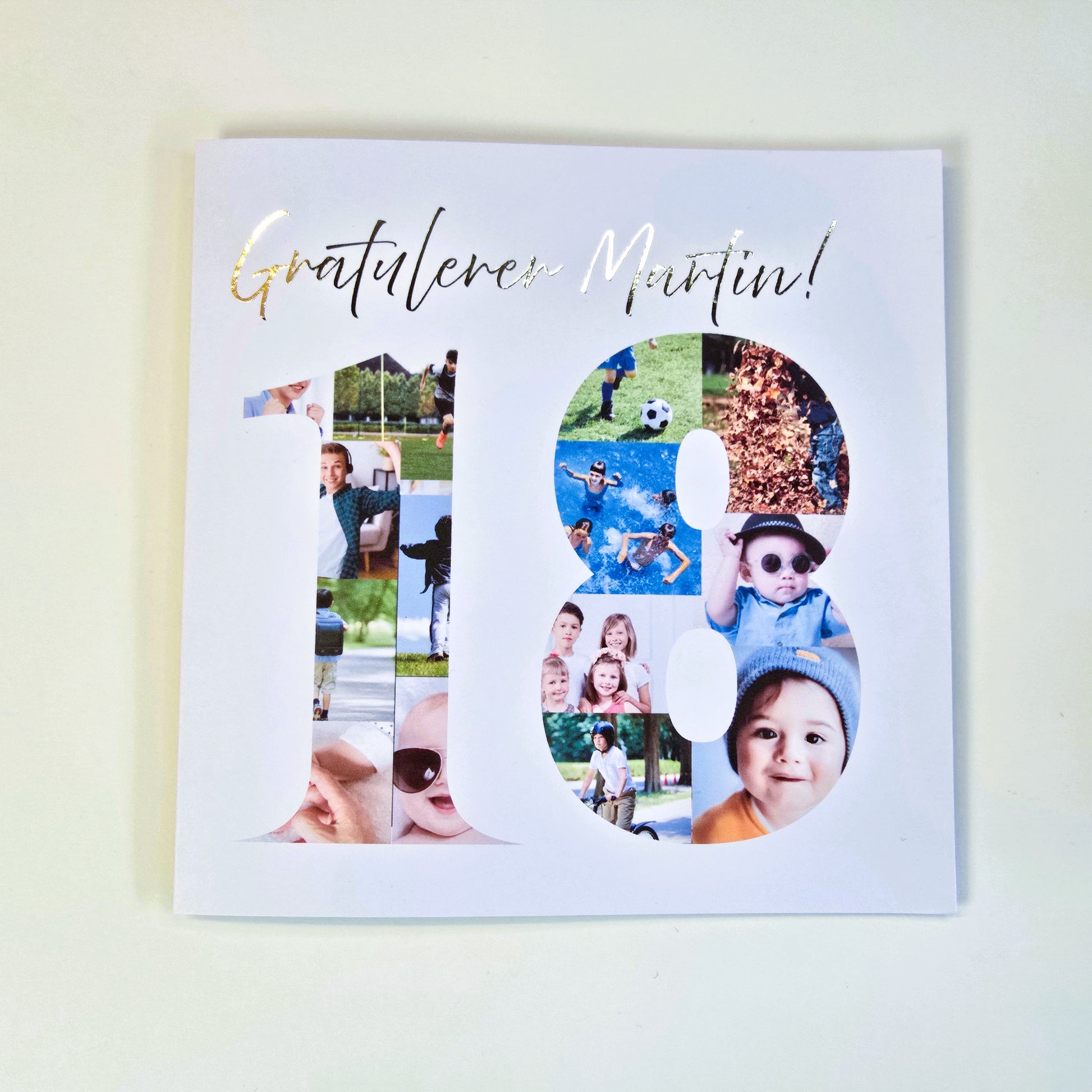 Gi bort et personlig 18-årskort med egne bilder og skinnende folie. Unikt minnekort i luksuskvalitet med konvolutt – perfekt jubileumsgave!