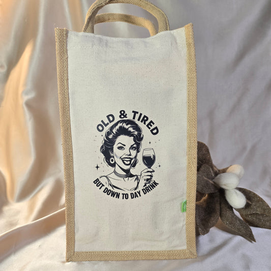 Vinpose for 2 flasker med trykket: Old and tired, but down to daydrink