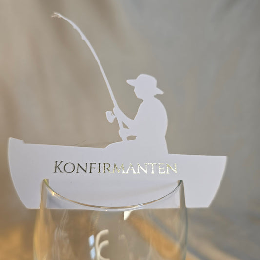 Bordkort konfirmasjon  - fisker i båt med navn i skinnende folie