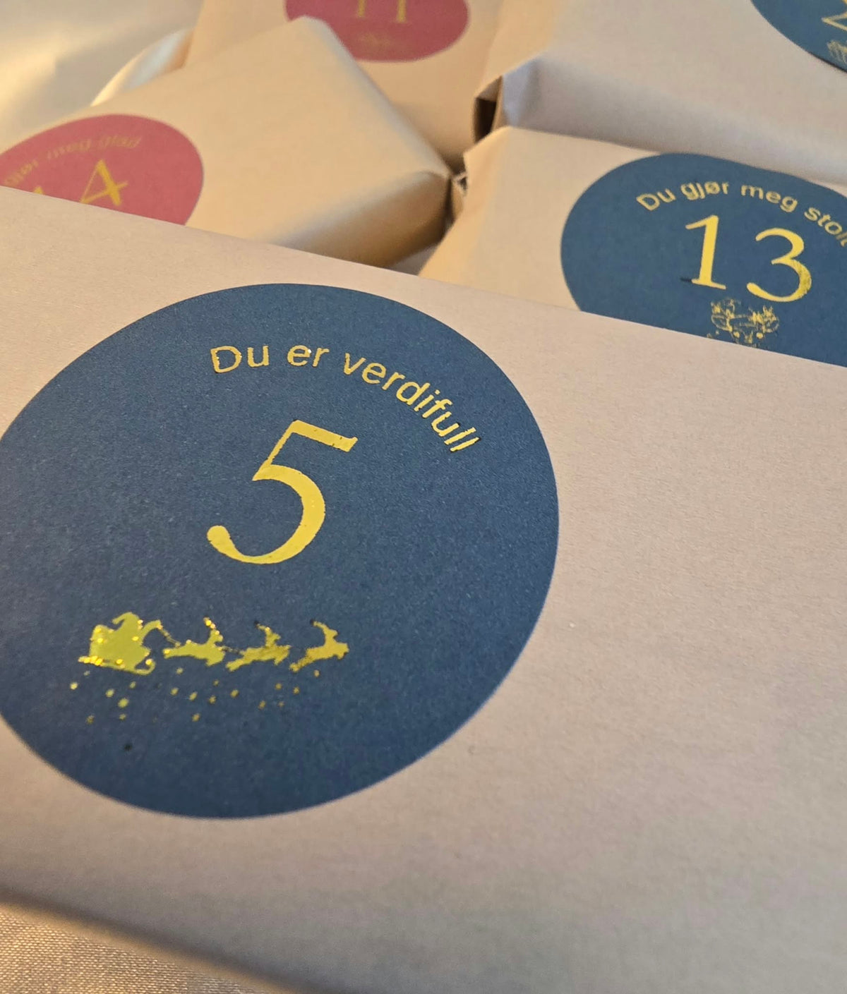 Adventsklistremerker med affirmasjoner og gullfolie – 24 stk