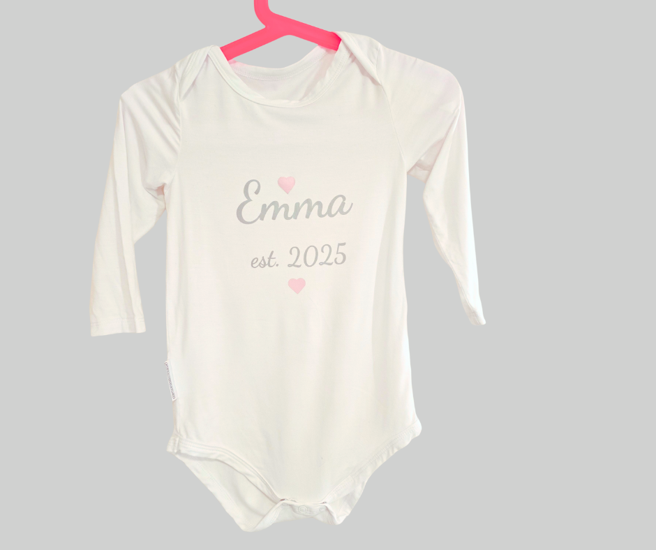 Baby body med navn i bambusviskose